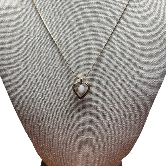 β€οΈ Heart in a Cage 16β Gold with Pear Shaped Opal Stone Necklace - Picture 8 of 16